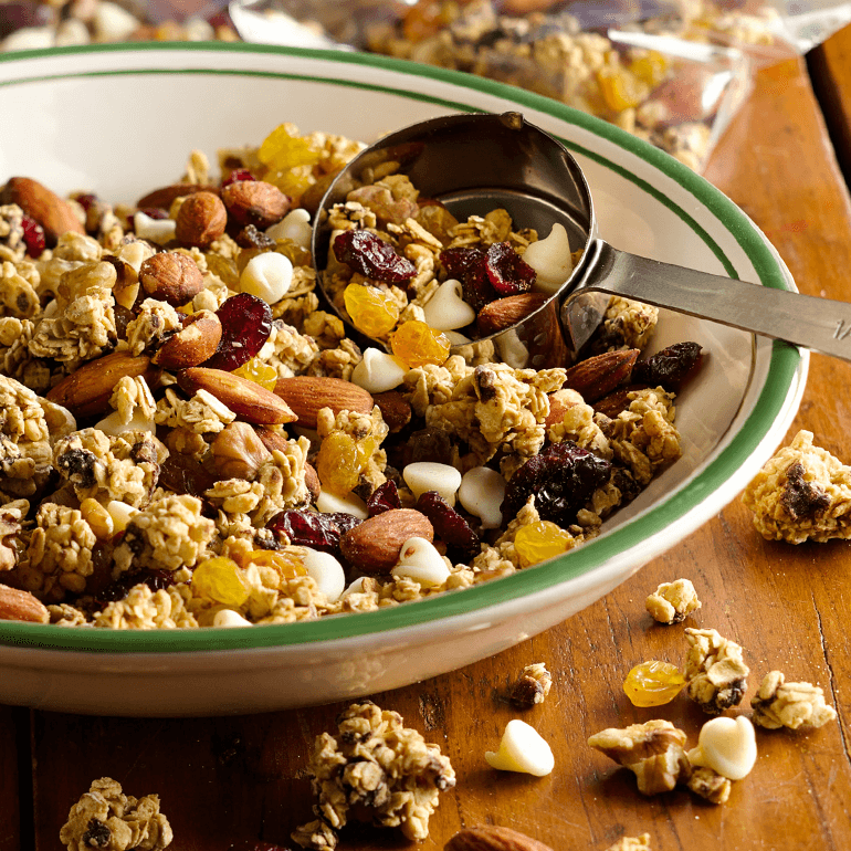Oats & Dark Chocolate Granola Trail Mix Recipe | Nature Valley